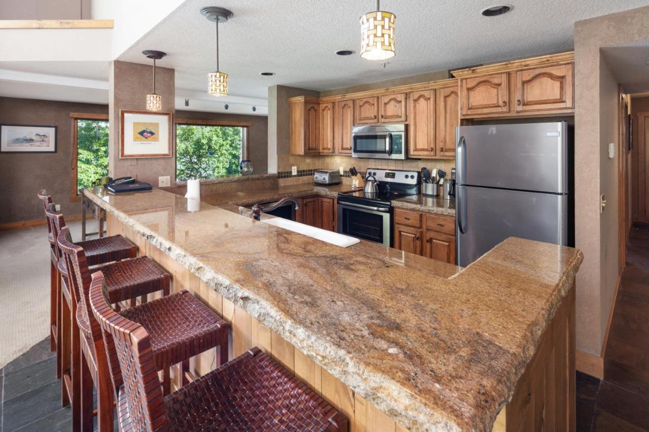 Lakefront Three-Bedroom Averill Suite Condo at Lodge at Whitefish Lake