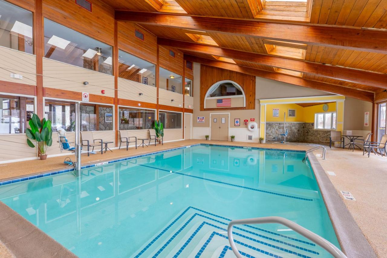 | Fireside Inn & Suites Gilford