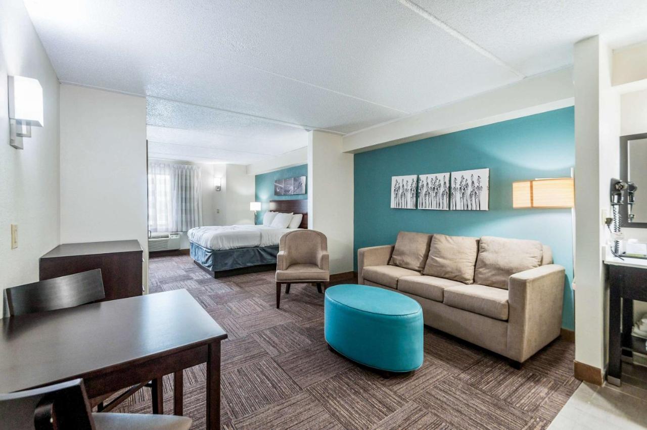 King Suite - Non-Smoking at Sleep Inn & Suites Rehoboth Beach