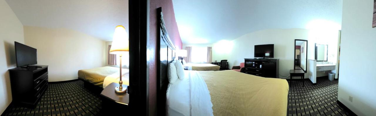 Room #113249524 at Econo Lodge Inn & Suites Wisconsin Dells