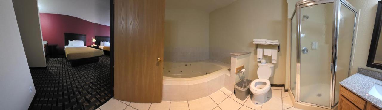Suite with Two Queen Beds, One King Bed and Whirlpool - Non-Smoking at Econo Lodge Inn & Suites Wisconsin Dells