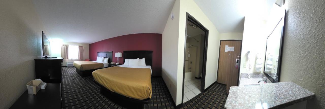 Queen Room with Two Queen Beds - Non-Smoking at Econo Lodge Inn & Suites Wisconsin Dells