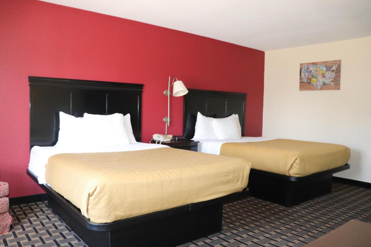 Queen Room with Two Queen Beds - Accessible/Non-Smoking at Econo Lodge Inn & Suites Wisconsin Dells