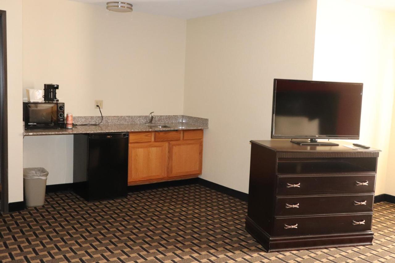 Queen Suite with Two Queen Beds and Sofa Bed - Non-Smoking at Econo Lodge Inn & Suites Wisconsin Dells