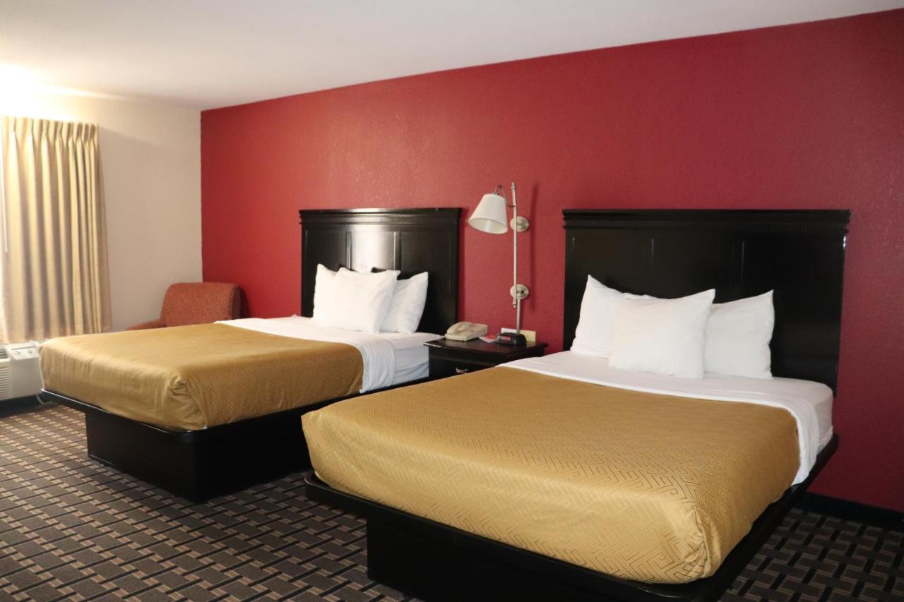 Queen Room with Two Queen Beds - Accessible/Non-Smoking at Econo Lodge Inn & Suites Wisconsin Dells