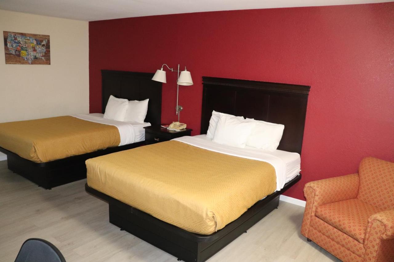 Queen Room with Two Queen Beds - Accessible/Non-Smoking at Econo Lodge Inn & Suites Wisconsin Dells