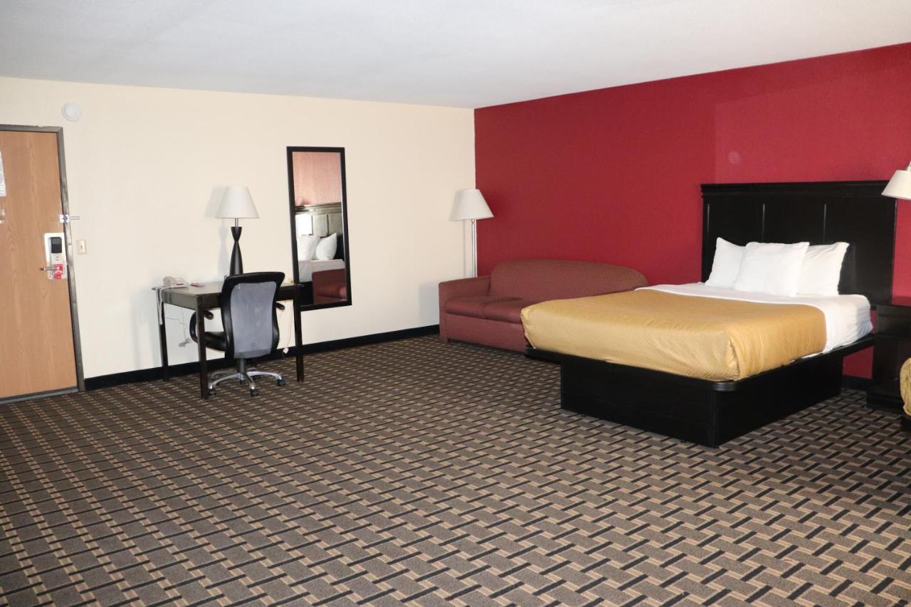 Room #113249523 at Econo Lodge Inn & Suites Wisconsin Dells