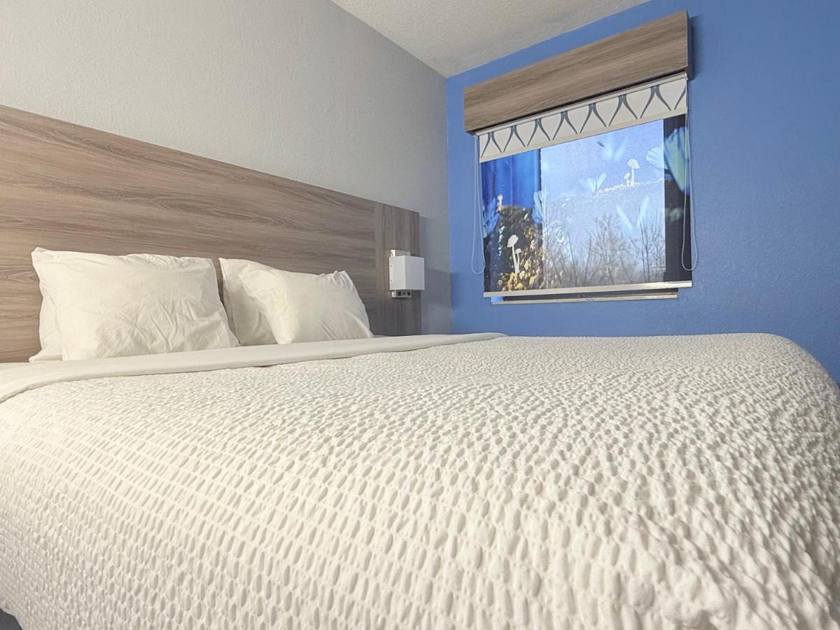 King Room - Non-Smoking at Baymont by Wyndham Indianapolis South