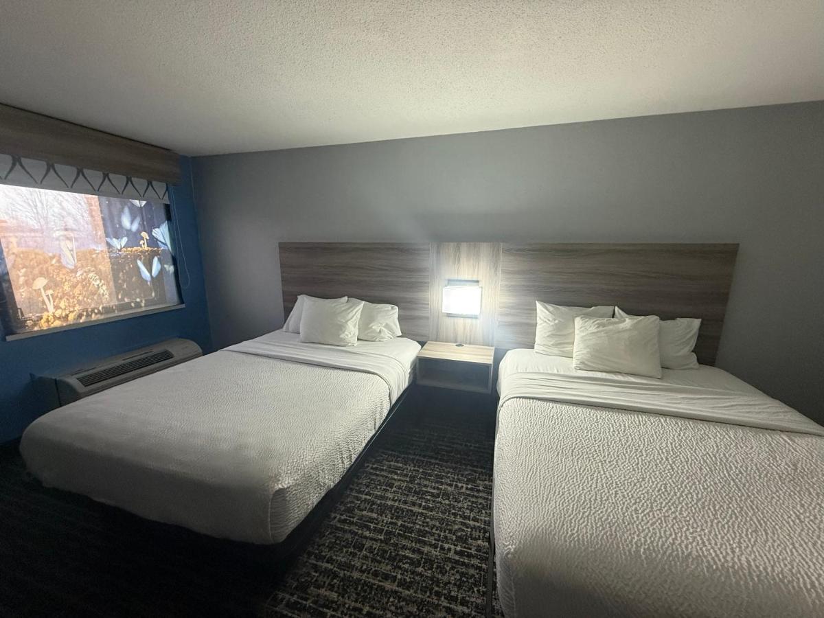Queen Room with Two Queen Beds - Disability Access/Non-Smoking at Baymont by Wyndham Indianapolis South