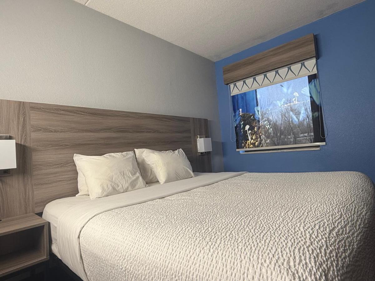 King Room - Non-Smoking at Baymont by Wyndham Indianapolis South