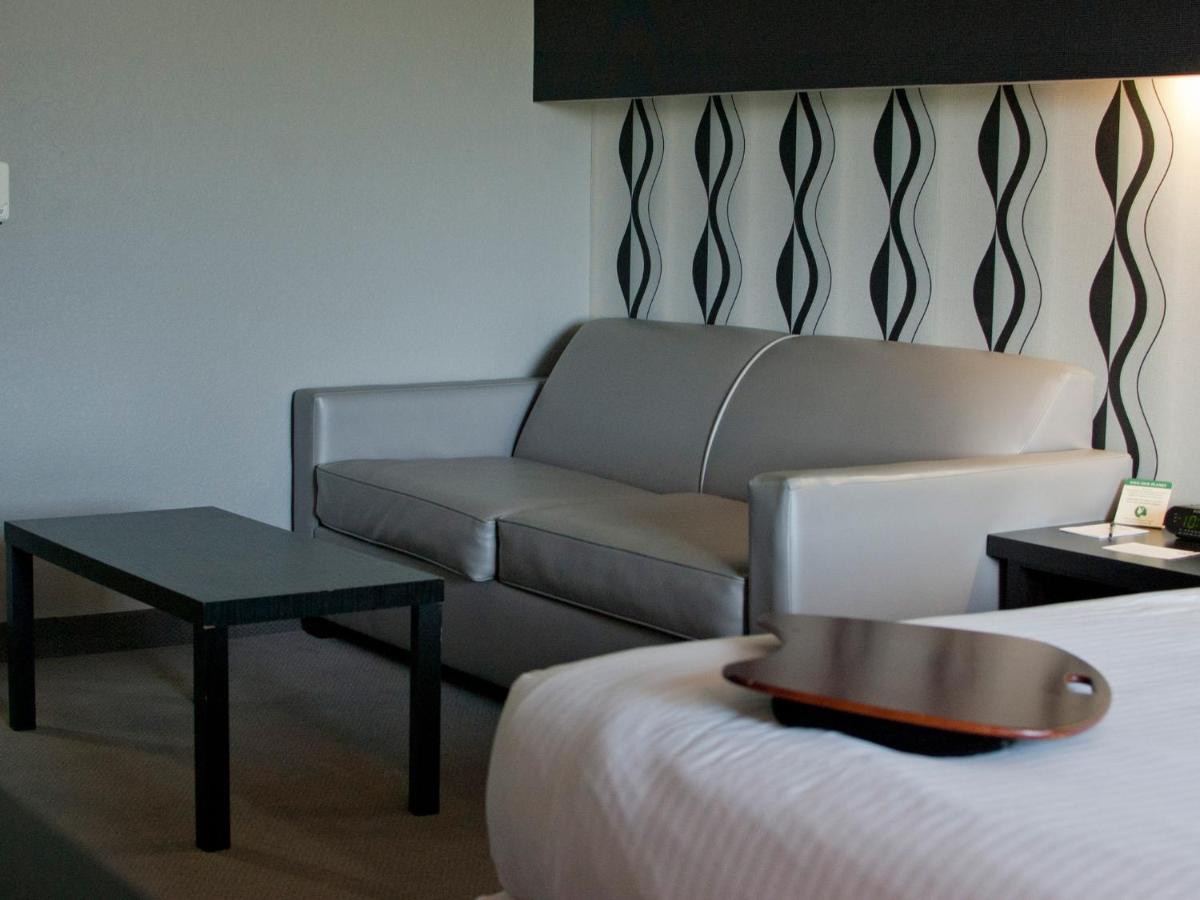 King Studio with Sofa Bed - Non-Smoking at Metropolis Resort