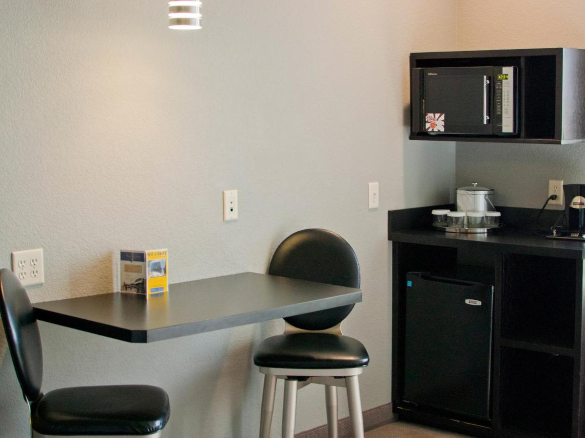 Queen Studio with Two Queen Beds - Disability Access/Non-Smoking at Metropolis Resort