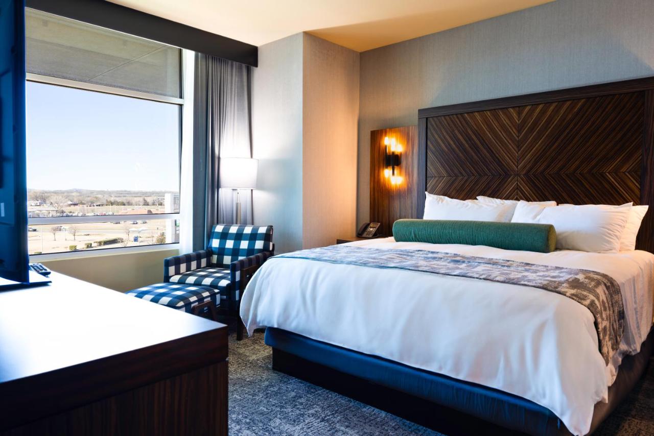 King Room at Apache Casino Hotel