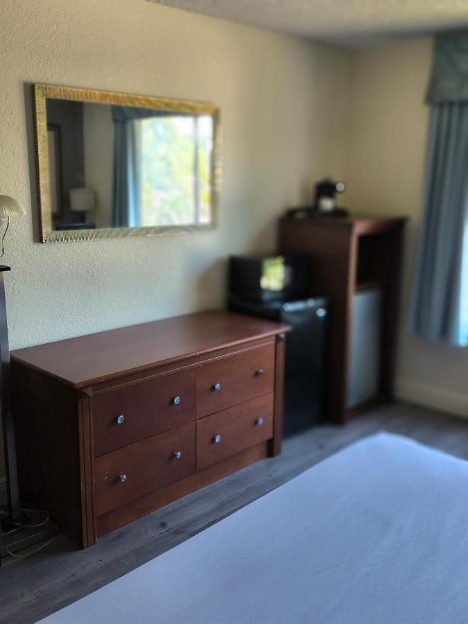 Business King Room - Non-Smoking at Baymont By Wyndham Gainesville I-75