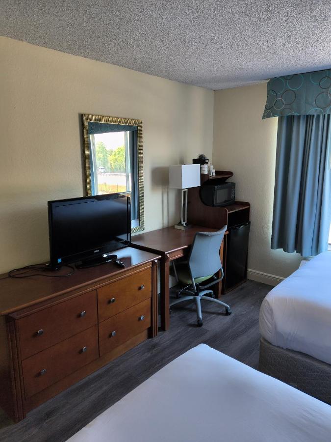 Business Room with Two Double Beds - Non-Smoking at Baymont By Wyndham Gainesville I-75