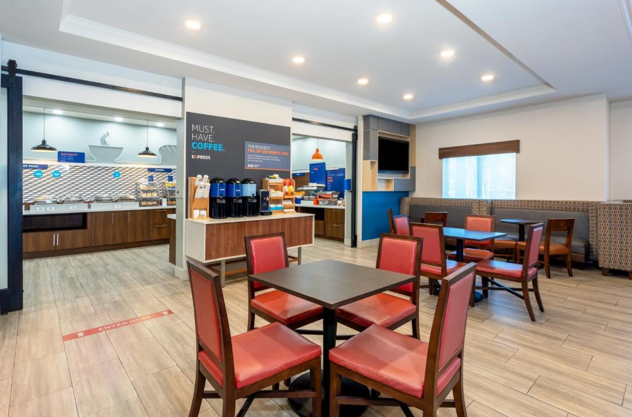 | Holiday Inn Express & Suites, International Drive, an IHG Hotel
