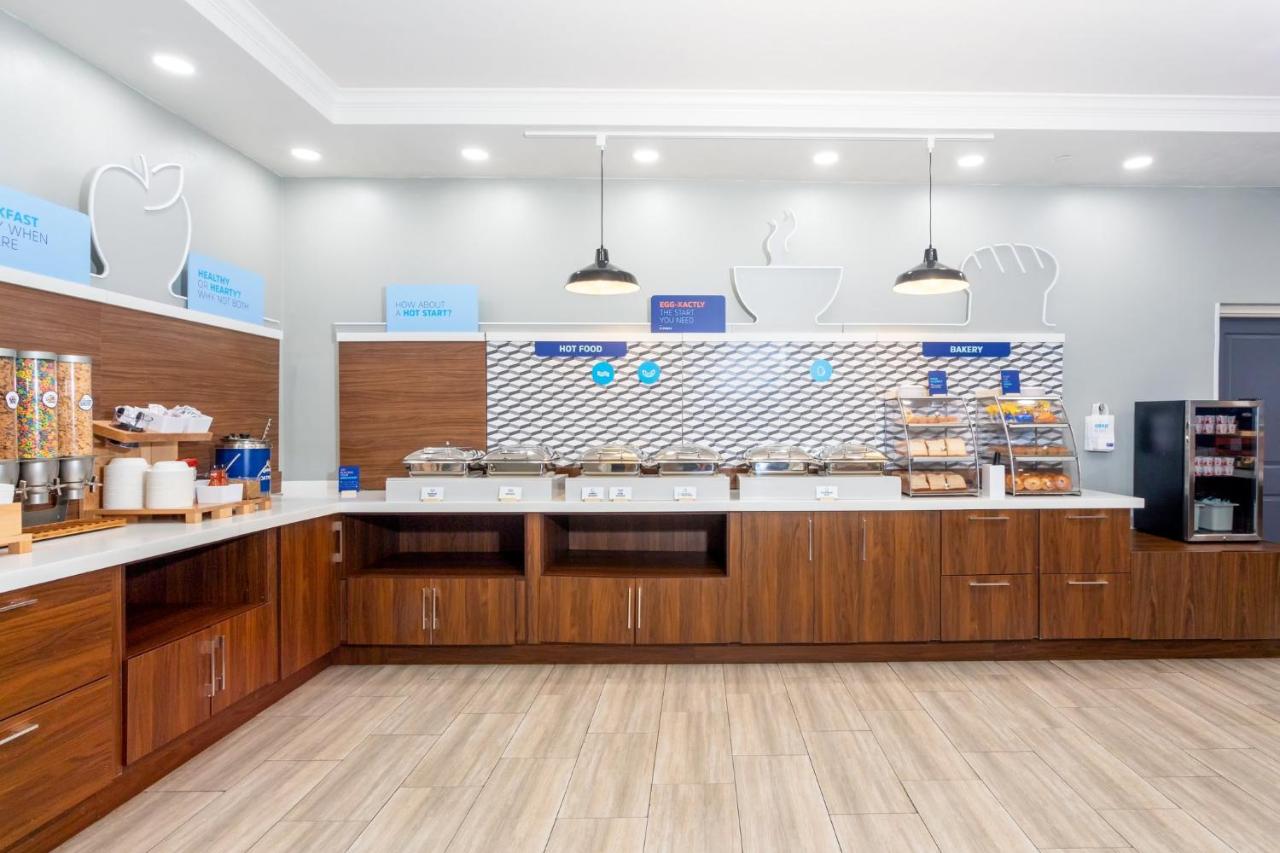 | Holiday Inn Express & Suites, International Drive, an IHG Hotel