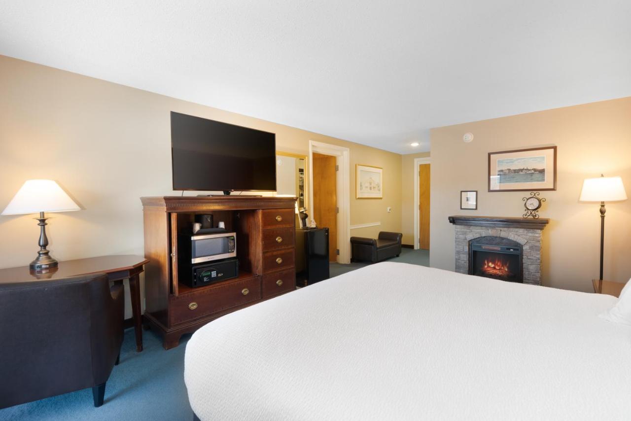 | Fireside Inn & Suites Gilford