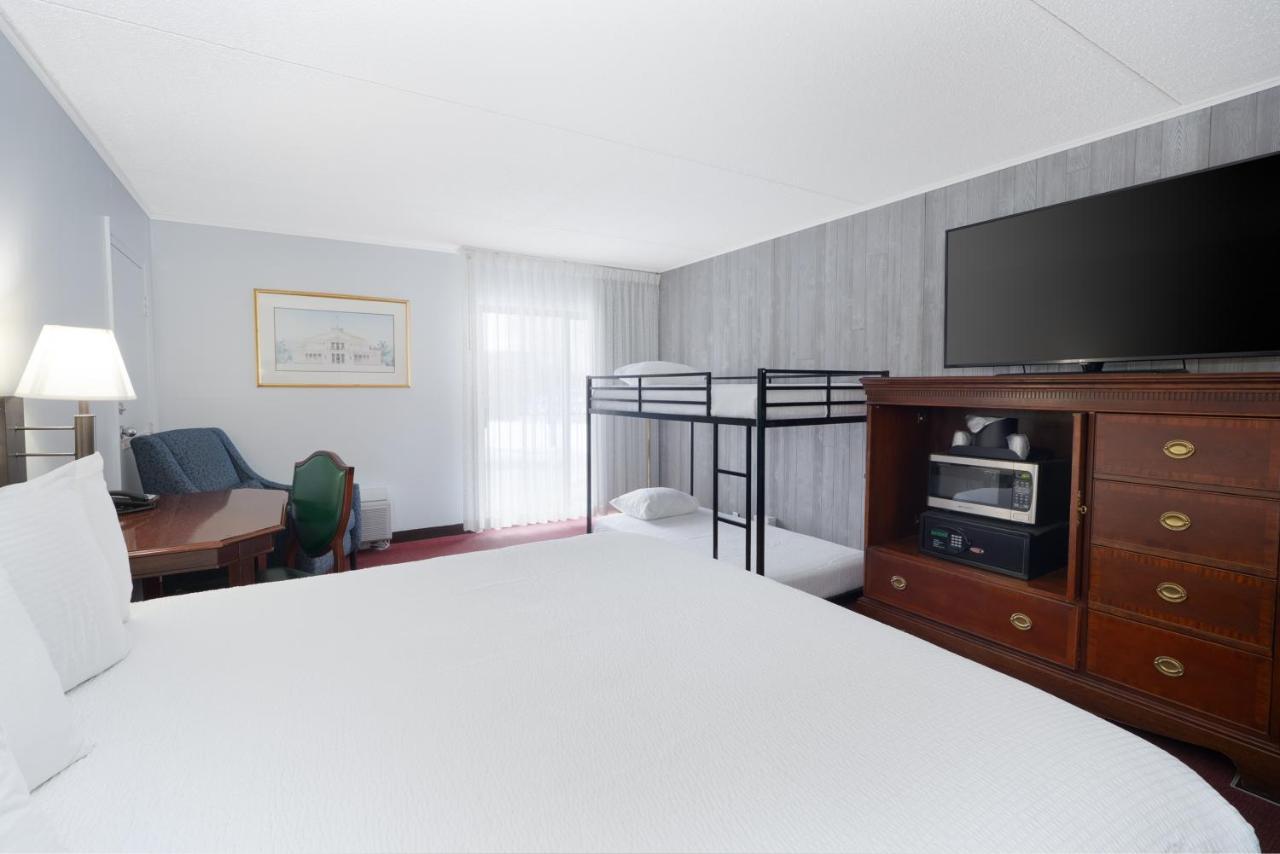 | Fireside Inn & Suites Gilford