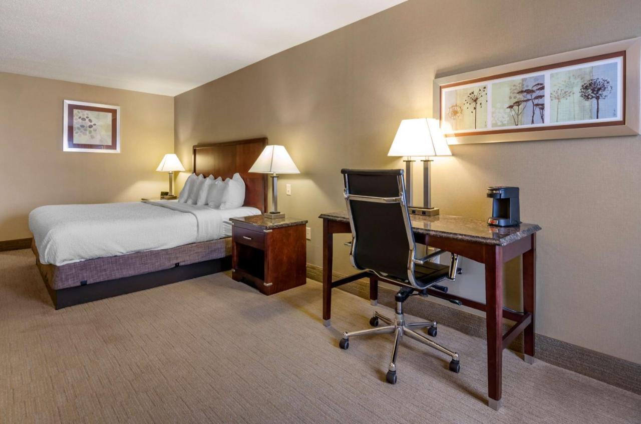 King Room with Balcony at Best Western Plus Inn at Hunt Ridge