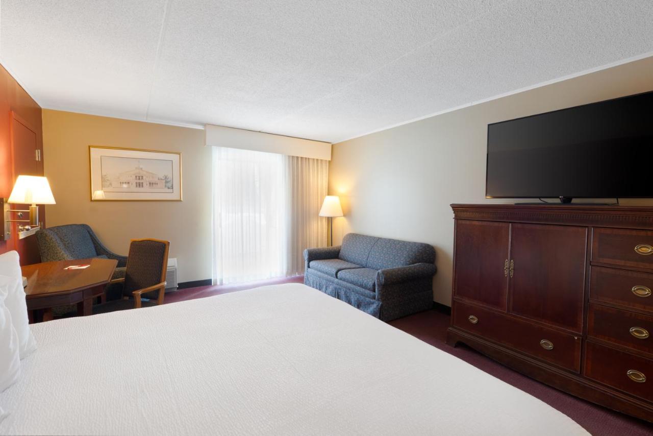 Superior King Room at Fireside Inn & Suites Gilford