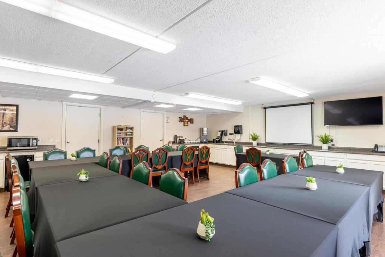 | Fireside Inn & Suites Gilford