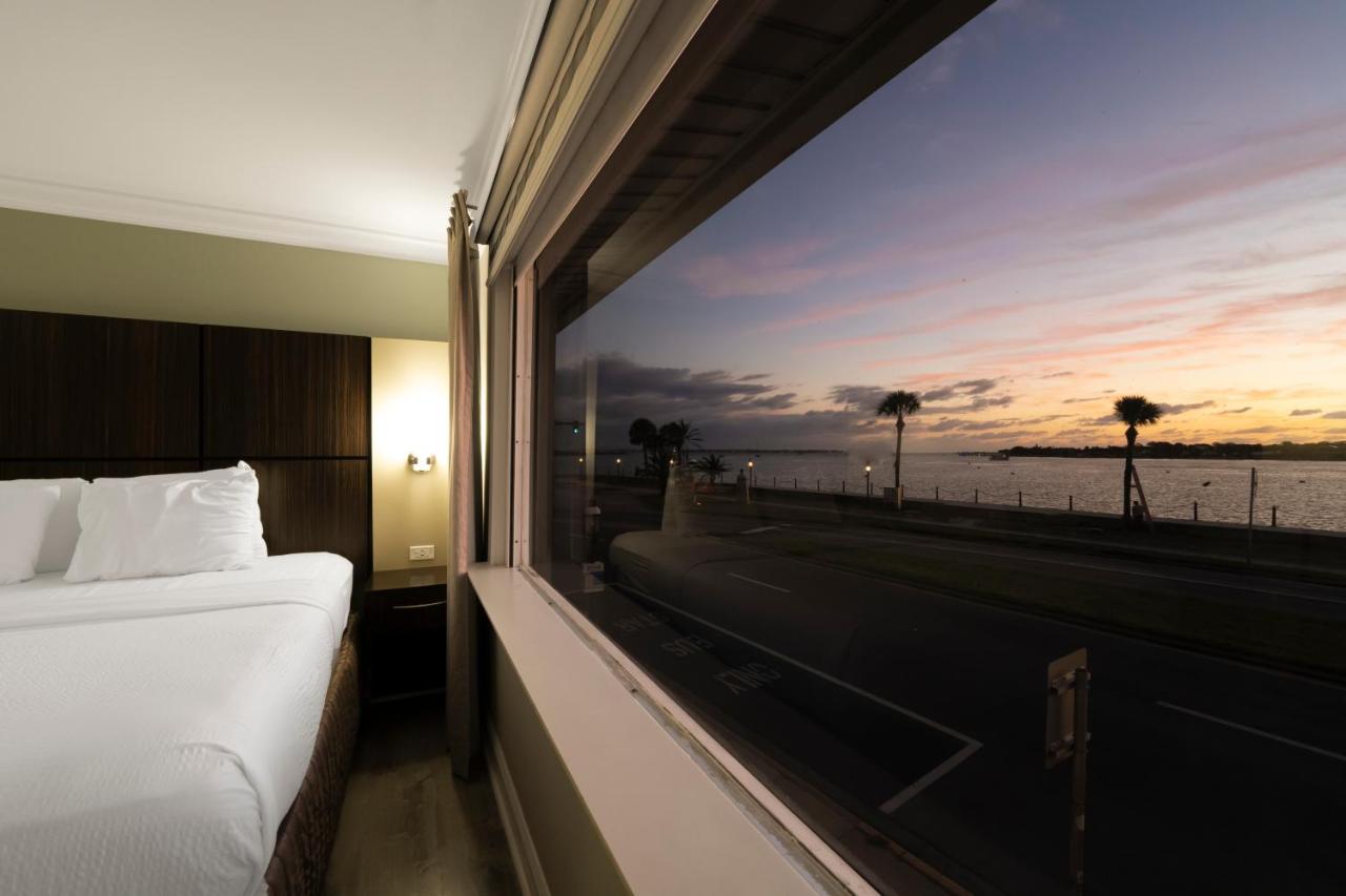 King Room with Bay View - Non-Smoking at Best Western Historic Bayfront