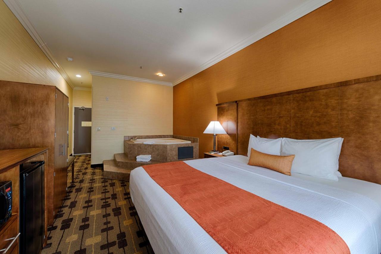 | Best Western Plus Delta Inn & Suites