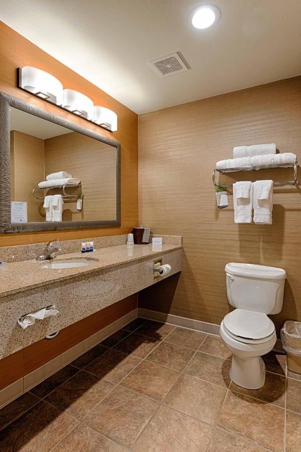 | Best Western Plus Delta Inn & Suites