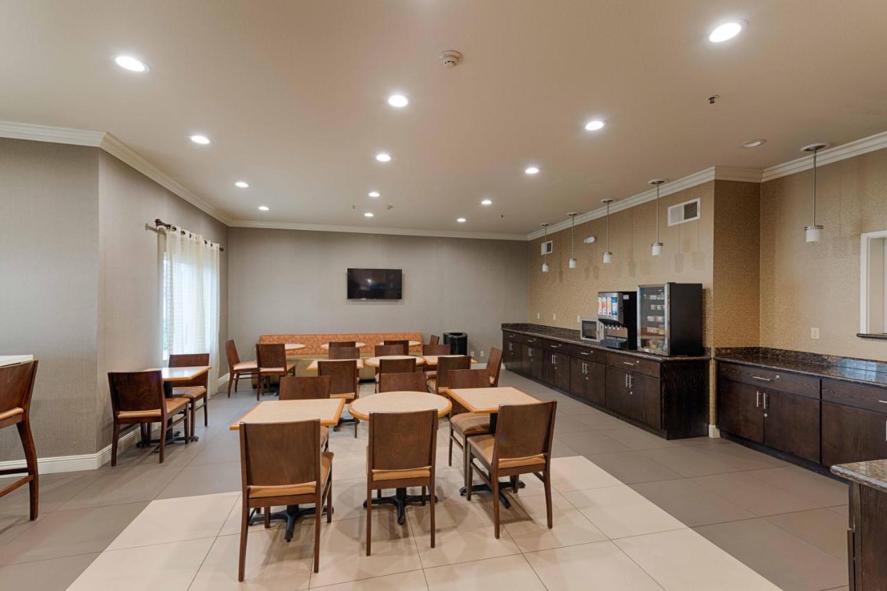 | Best Western Plus Delta Inn & Suites