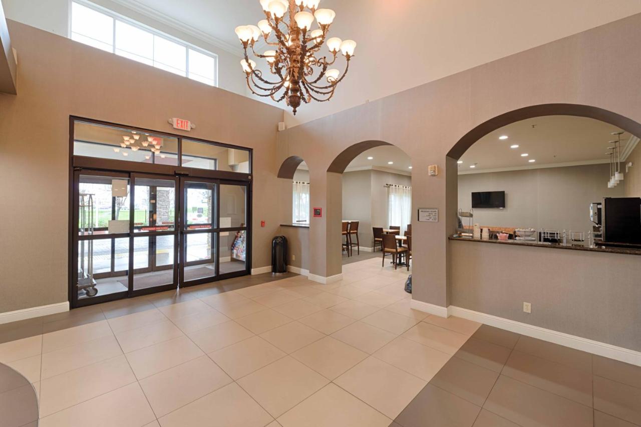 | Best Western Plus Delta Inn & Suites