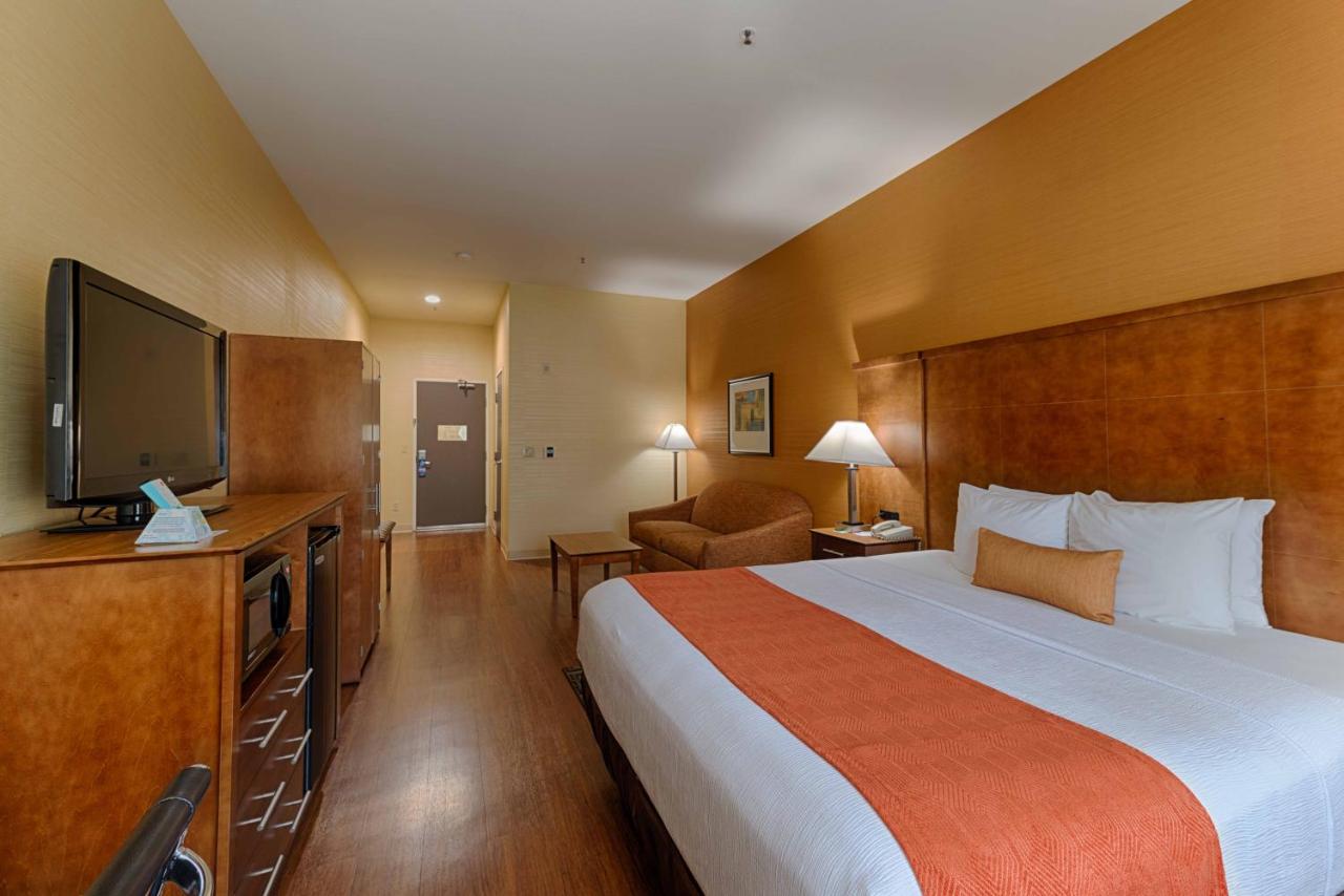 | Best Western Plus Delta Inn & Suites
