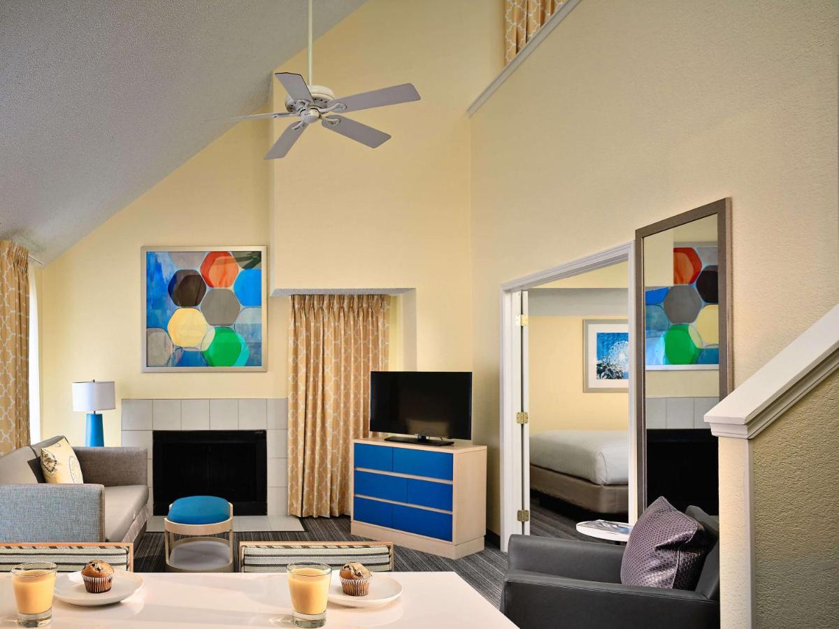 Two-Bedroom Suite at Sonesta Simply Suites Cleveland Airport