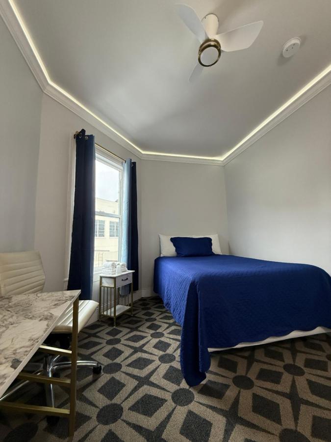 | Twin Peaks Hotel
