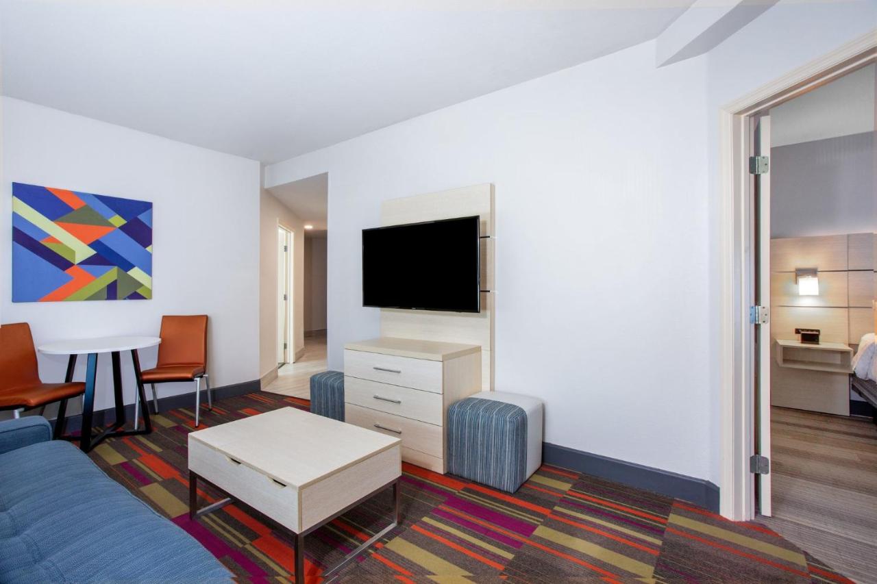 | Holiday Inn Express & Suites, International Drive, an IHG Hotel