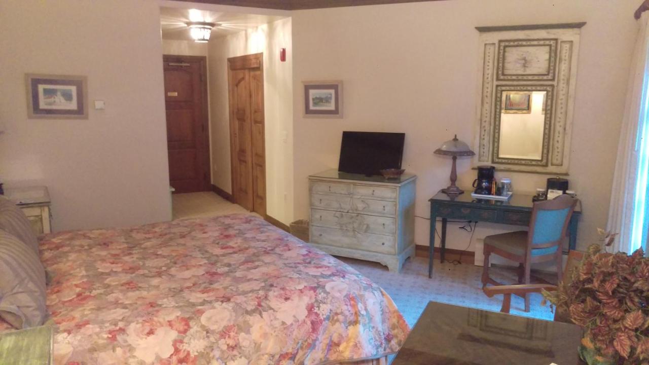 Riverside King Room at Hotel Gasthof Gramshammer