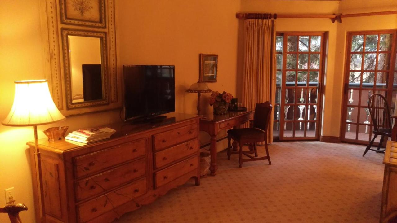 Riverside Queen Room with Two Queen Beds at Hotel Gasthof Gramshammer