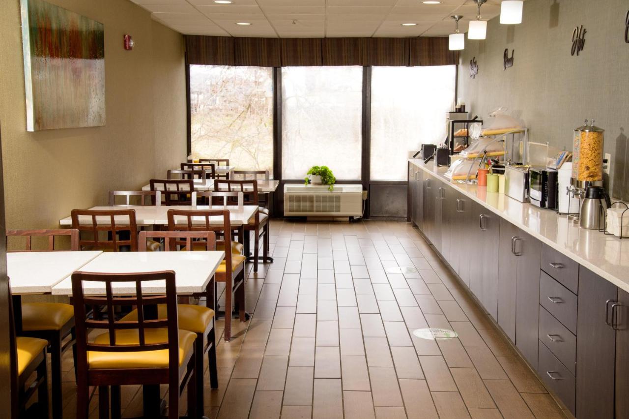 | Pigeon River Inn