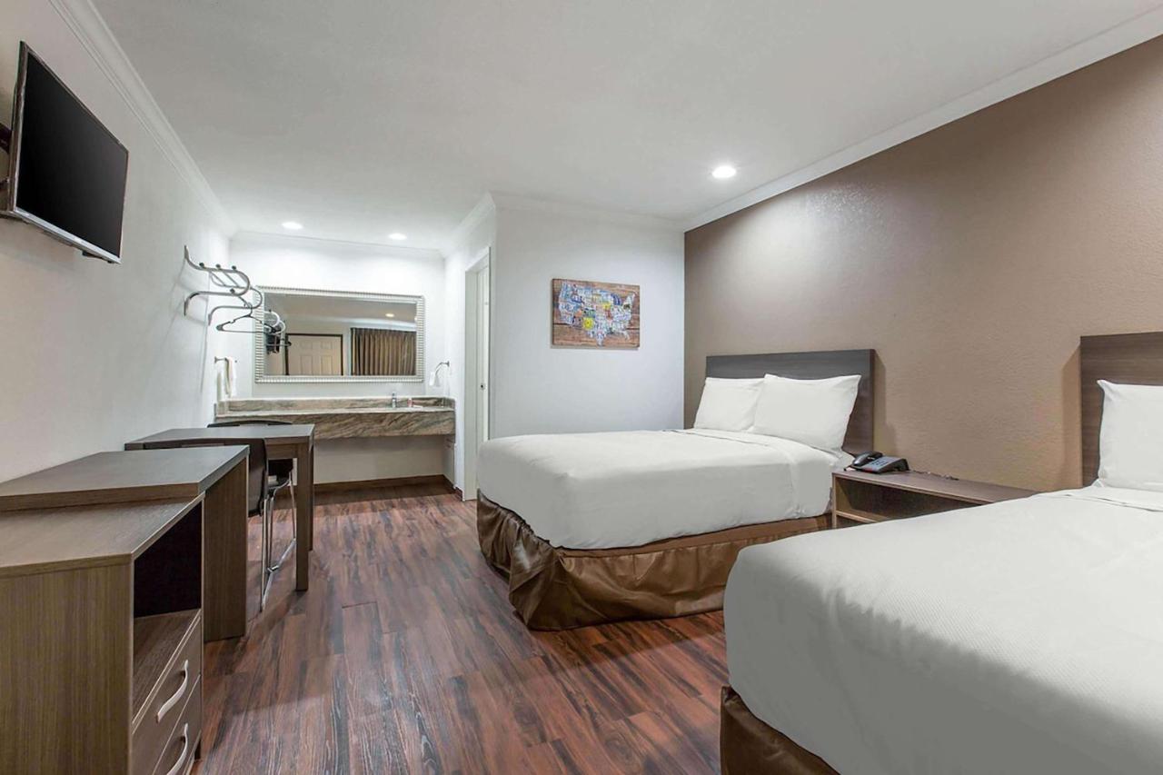 | Econo Lodge