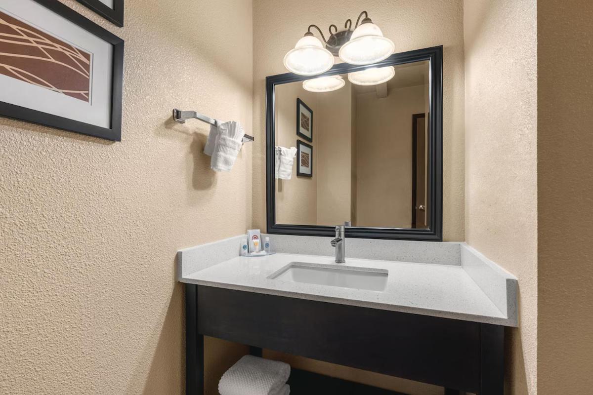 Standard King Room - Non-Smoking at Comfort Inn & Suites Vancouver Downtown City Center