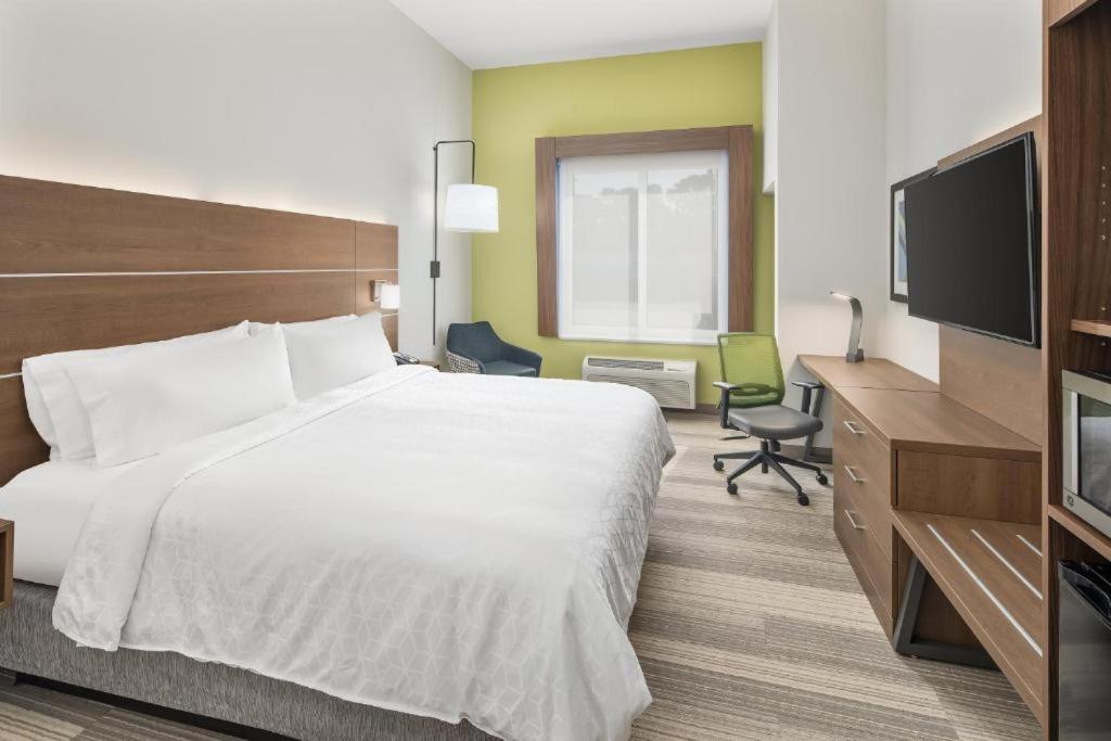 | Holiday Inn Express Hotel & Suites Palm Bay, an IHG Hotel