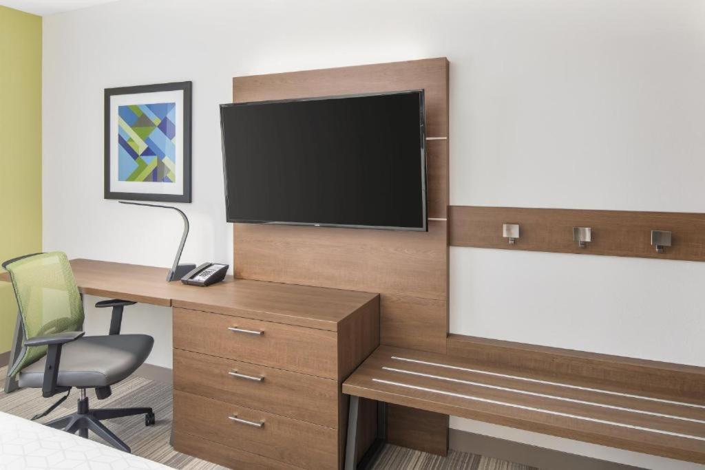 | Holiday Inn Express Hotel & Suites Palm Bay, an IHG Hotel