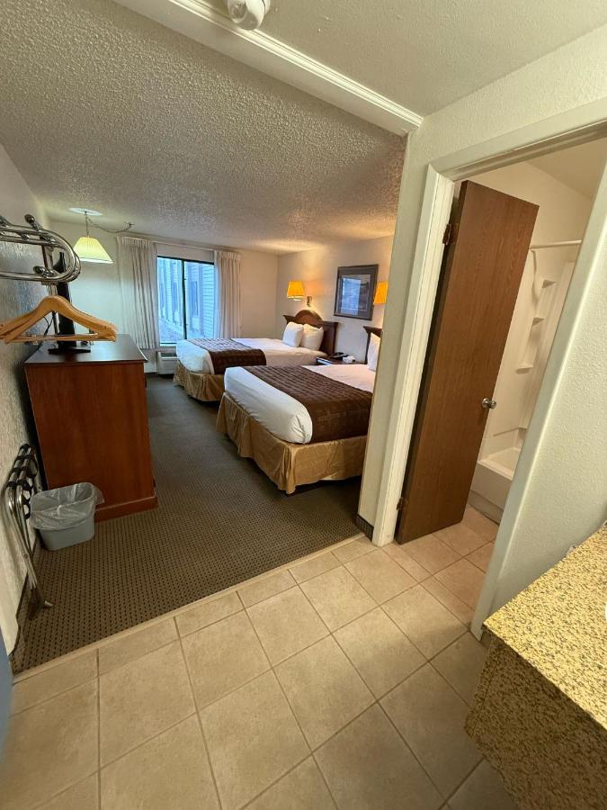 | Richland Inn & Suites