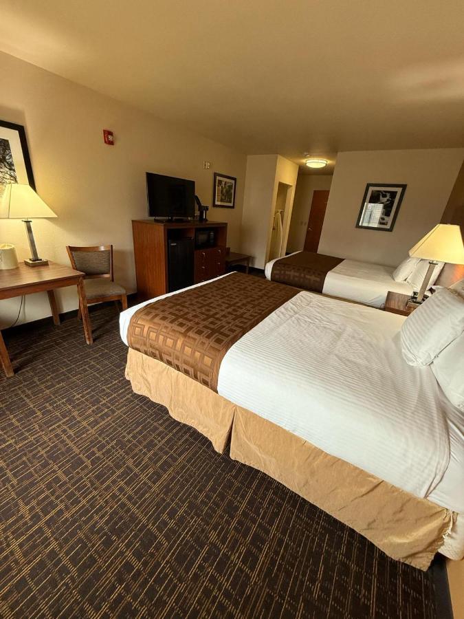 | Richland Inn & Suites