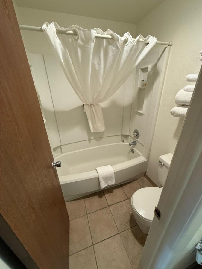 | Richland Inn & Suites
