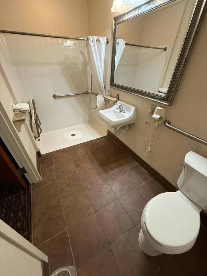 | Richland Inn & Suites
