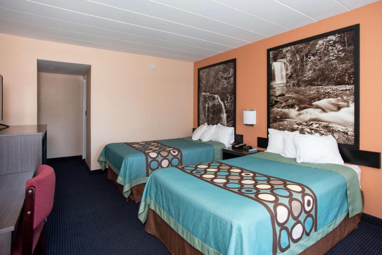| Super 8 by Wyndham Black Mountain
