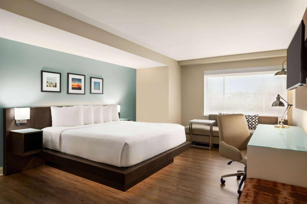| Wyndham Newport Hotel