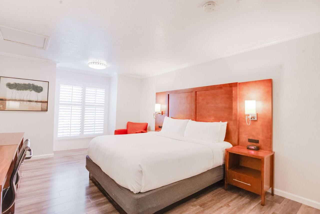King Room - Non-Smoking at Ramada by Wyndham Mountain View