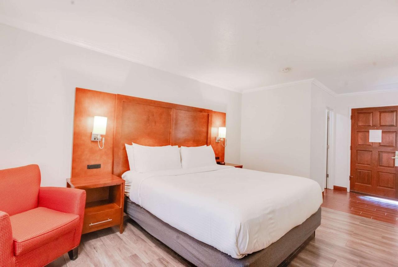 King Room - Non-Smoking at Ramada by Wyndham Mountain View